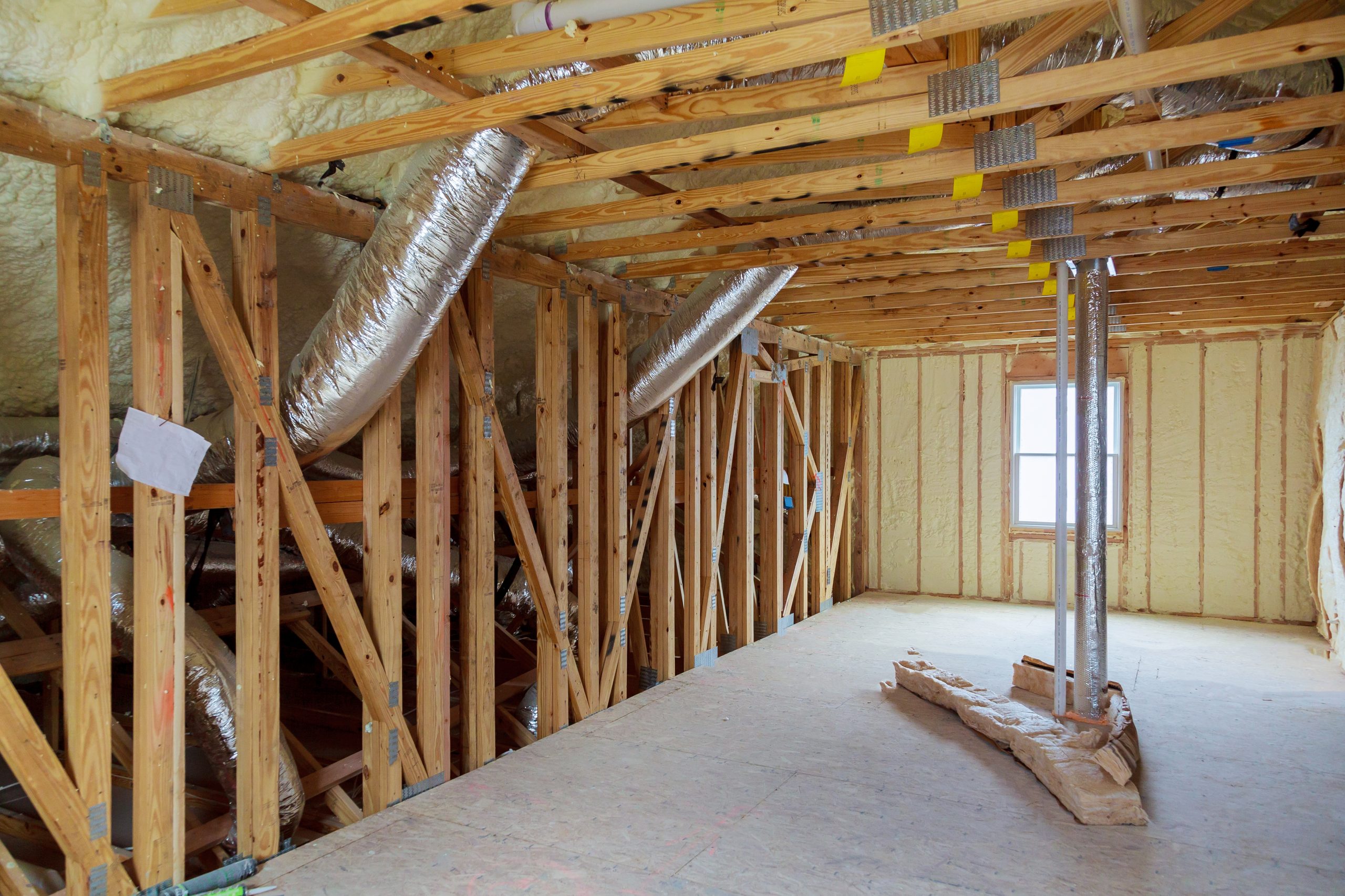 Insulation of thermal insulation attic with cold barrier and insulation material
